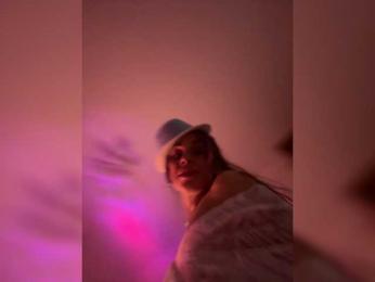 VIP17CoupleDream — вебкам-модель онлайн на bongacams