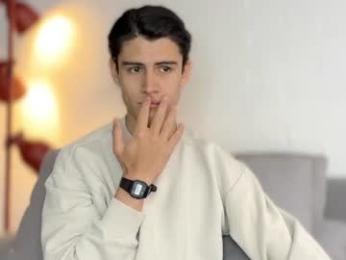 hey_cesard — вебкам-модель онлайн на chaturbate