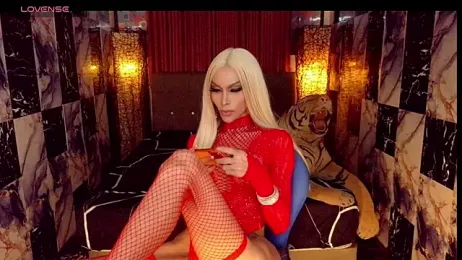 SeductiveSamanthaTS — вебкам-модель онлайн на stripchat