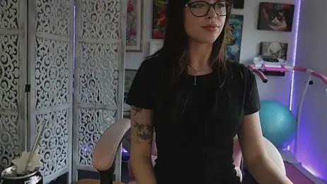 makiyahbelle — вебкам-модель онлайн на stripchat