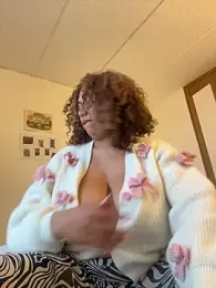 lauraltt — Stripchat stream photo (Feb 2026)