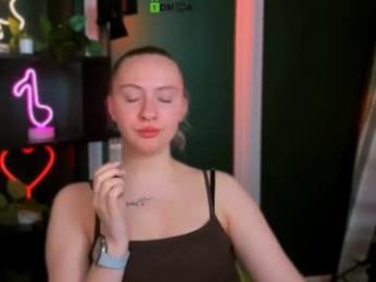 mila_glow — Chaturbate stream photo (Apr 2026)