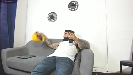 Lyon_vach — вебкам-модель онлайн на stripchat