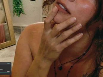 DeliFlower — вебкам-модель онлайн на bongacams