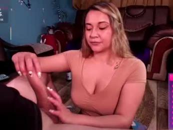 alyceandaxellredhot — вебкам-модель онлайн на chaturbate