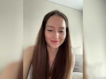 whiteTEA — вебкам-модель онлайн на bongacams