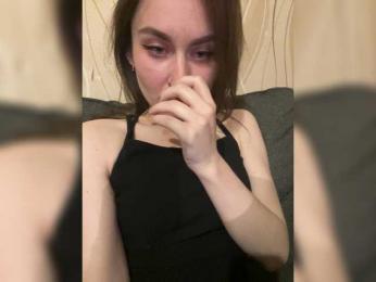 Fyflia — вебкам-модель онлайн на bongacams