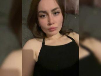 Fyflia — вебкам-модель онлайн на bongacams