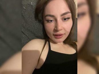 Fyflia — вебкам-модель онлайн на bongacams
