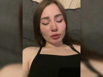 Fyflia — вебкам-модель онлайн на bongacams