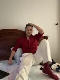iamtobias — вебкам-модель онлайн на stripchat