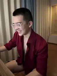 iamtobias — вебкам-модель онлайн на stripchat