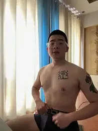 iamtobias — вебкам-модель онлайн на stripchat