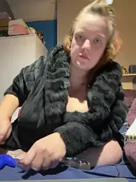 busty-bella1 — Stripchat stream photo (Sep 2026)