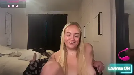 CurvyWetWife — Stripchat profile photo