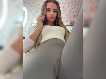 _Lally_ — вебкам-модель онлайн на bongacams