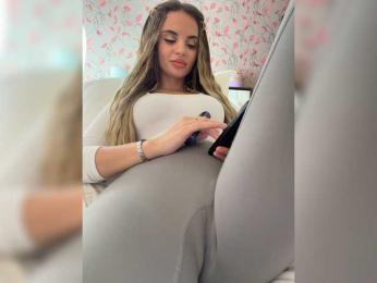 _Lally_ — вебкам-модель онлайн на bongacams