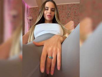 _Lally_ — вебкам-модель онлайн на bongacams