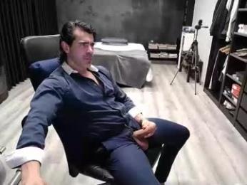 latino23bom — вебкам-модель онлайн на chaturbate