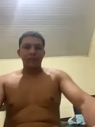 guingk13 — вебкам-модель онлайн на stripchat