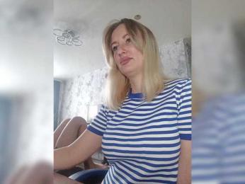 fruittella — вебкам-модель онлайн на bongacams