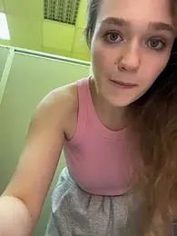 RussianWoman — вебкам-модель онлайн на stripchat