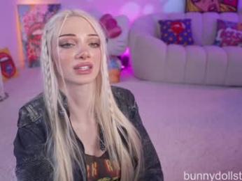 bunnydollstella — вебкам-модель онлайн на chaturbate