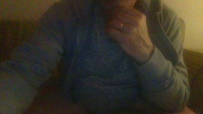 emmasuel84 — Cam4 stream photo (Apr 2026)