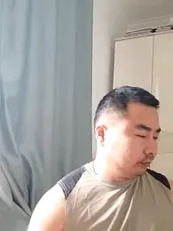 guozuo — вебкам-модель онлайн на stripchat