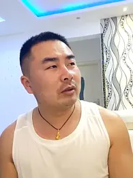 guozuo — вебкам-модель онлайн на stripchat