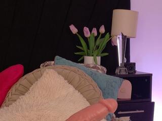 Danile Hensen — вебкам-модель онлайн на flirt4free