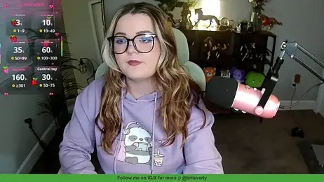 Briieverly — вебкам-модель онлайн на stripchat