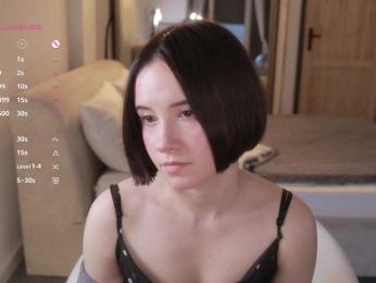MissEssie — вебкам-модель онлайн на bongacams