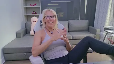 FitCougar — вебкам-модель онлайн на stripchat