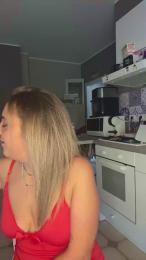 bambolinA90hot — вебкам-модель онлайн на cam4