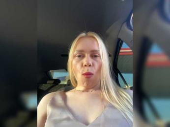 MirandaNow — вебкам-модель онлайн на bongacams
