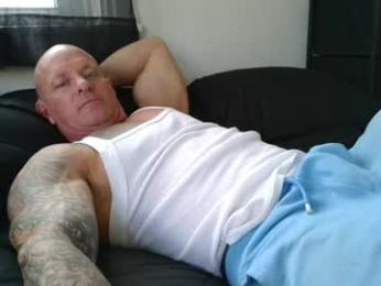 strongandhard073 — вебкам-модель онлайн на chaturbate