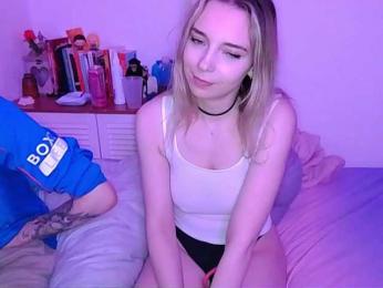 Almondmilka — вебкам-модель онлайн на bongacams