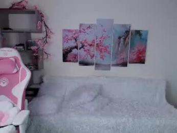 poompoompeach_ — вебкам-модель онлайн на chaturbate