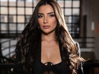 Nina — вебкам-модель онлайн на livejasmin