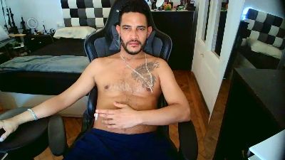 MickBCN01 — вебкам-модель онлайн на cam4