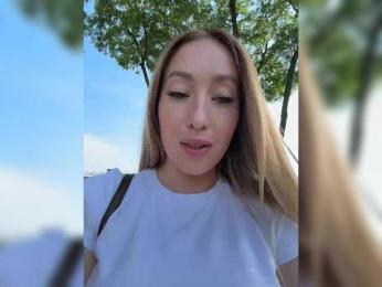 Chloee — вебкам-модель онлайн на bongacams