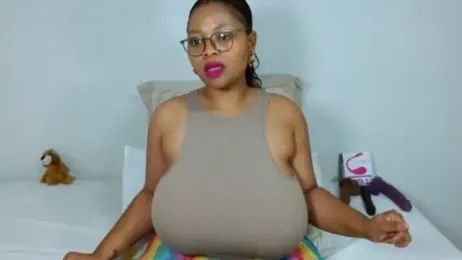 YummyEbonyTits — Stripchat stream photo (Nov 2023)