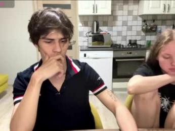 flowerscouple — вебкам-модель онлайн на chaturbate