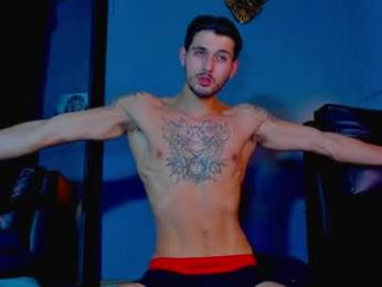 alejo_323__ — Chaturbate stream photo (Apr 2026)