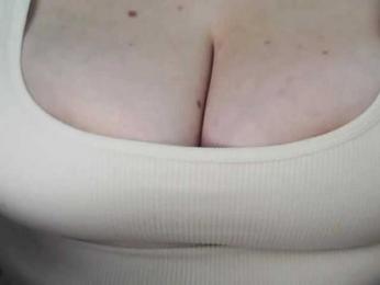 peachyshow — Bongacams stream photo (Mar 2026)