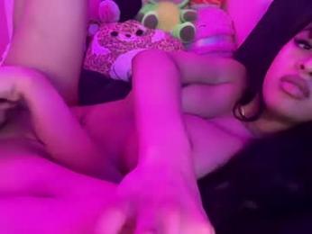 tittykittie — вебкам-модель онлайн на chaturbate