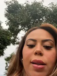 lariic — вебкам-модель онлайн на stripchat