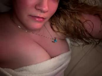 x_dreamgirl_x — вебкам-модель онлайн на chaturbate