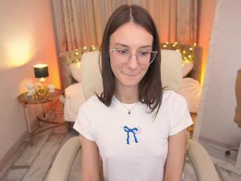 CozyMell — вебкам-модель онлайн на bongacams